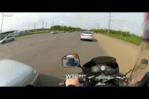 Таксист получил от байкера