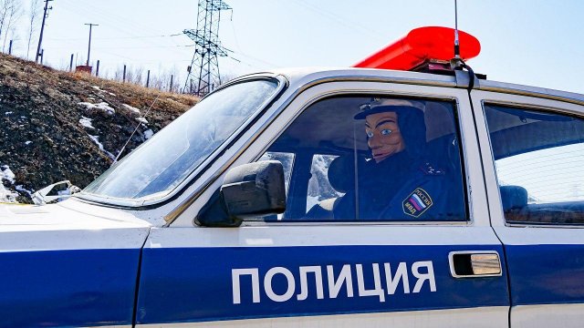 На дороге ДПСником стал персонаж комиксов (8 фото)