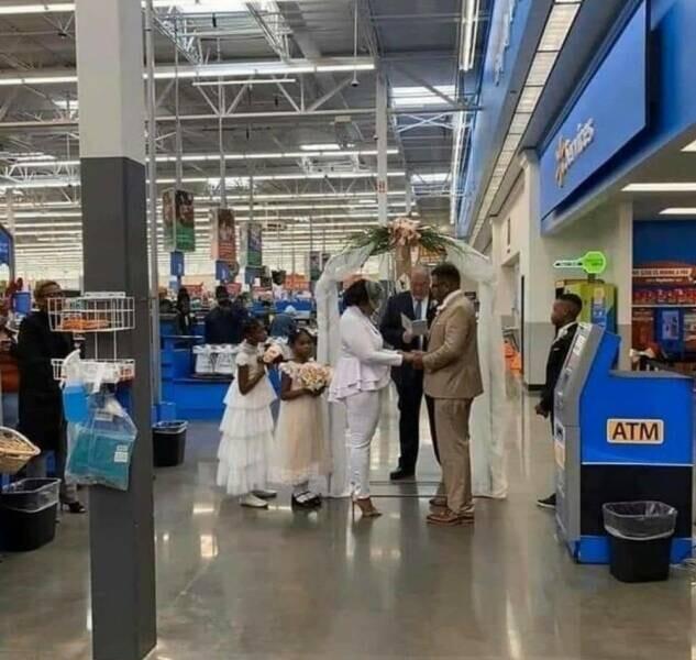 Чудаки и чудачества в Walmart (15 фото)