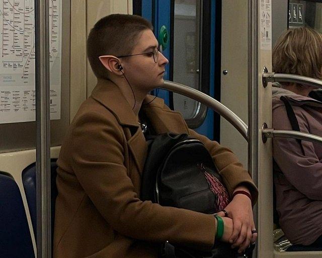 Чудаки и модники из метро (22 фото)