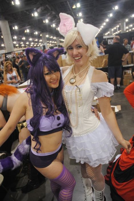 Девушки с Comicon 2012 (43 фото)
