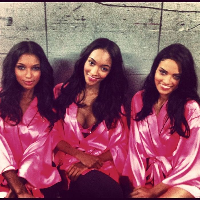 Очаровательные девушки Victoria's Secret за кулисами