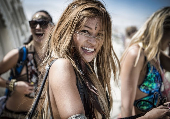 Участницы фестиваля Burning Man
