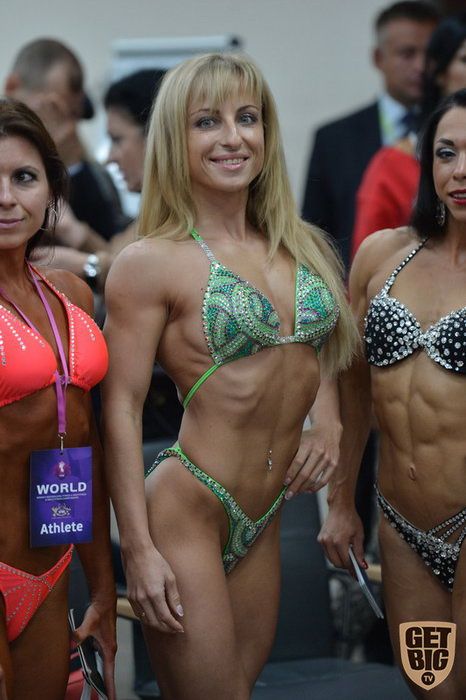Участницы чемпионата по женскому бодибилдингу и фитнесу