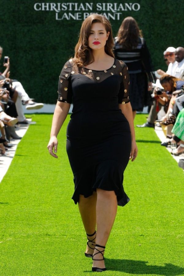 Модели Plus Size на показе мод в Нью-Йорке