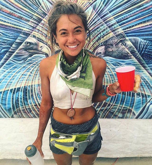 Симпатичные девушки с фестиваля Burning Man