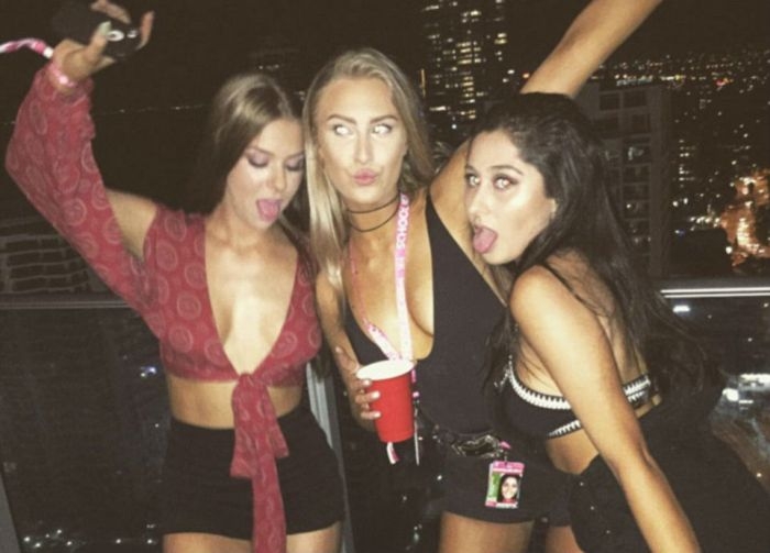 Фото участников фестиваля австралийский выпускников Schoolies 2016