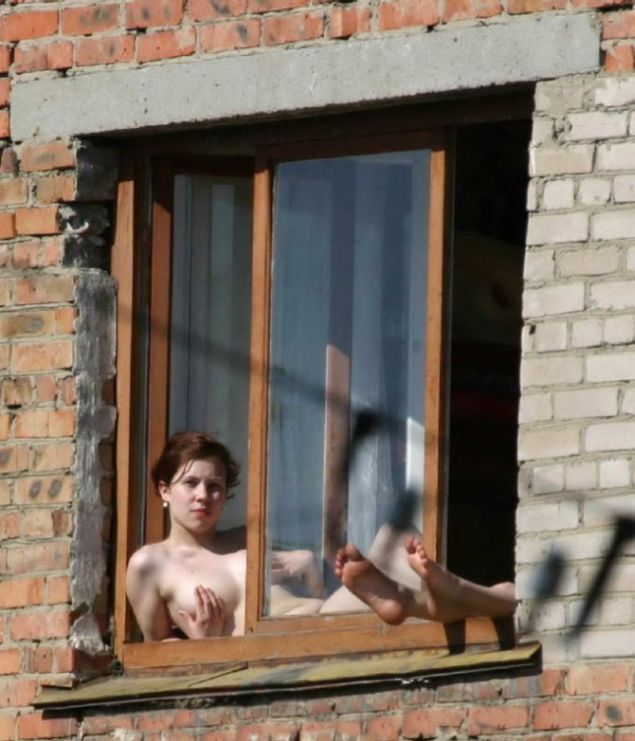 Правильный способ загорать на солнышке по-русски (8 фото)