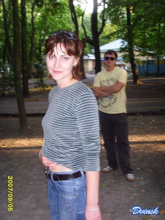 Ебливая сучка сладко сосет хуй (20 фото)